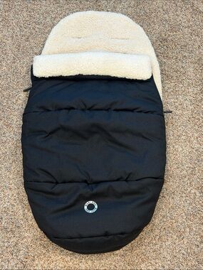 NWOT ❄️ Cozy Sherpa-Lined Black and Cream Baby Footmuff
